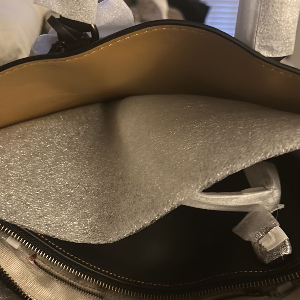 New Women's Black Dakotah Satchel - Picture 14 of 16